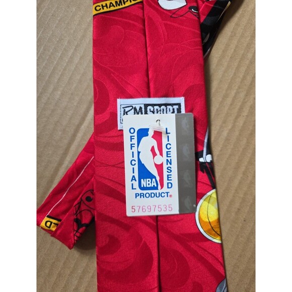 Vintage Chicago Bulls 3Peat NBA World Champions 1991 1993 Silk Necktie - Picture 4 of 5